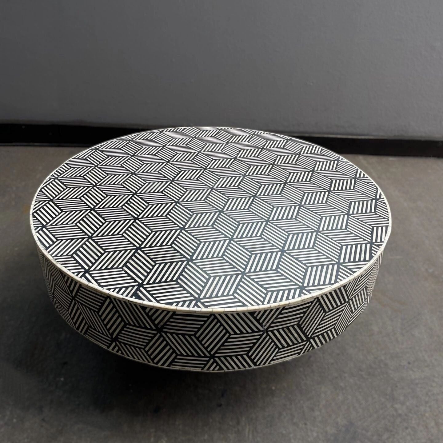 Heritage inlay optical pattern with brass base on wooden round coffee table s