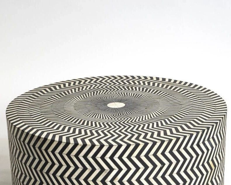 Heritage inlay Zigzag pattern on wooden round coffee table