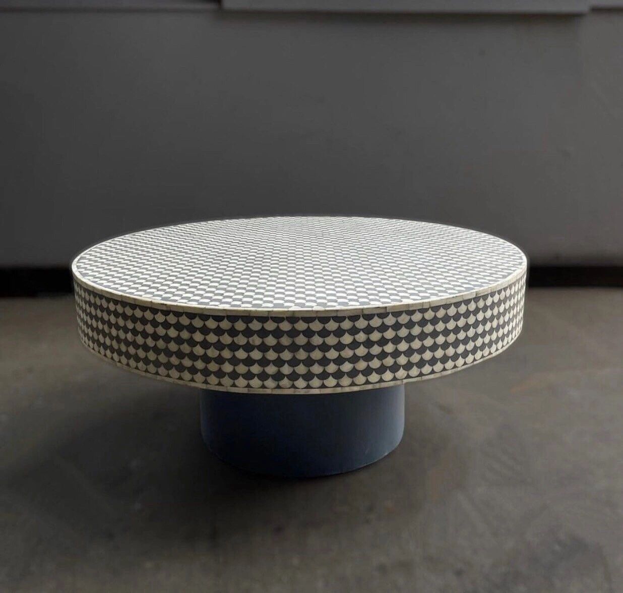  Heritage inlay  pattern on wooden round coffee table 